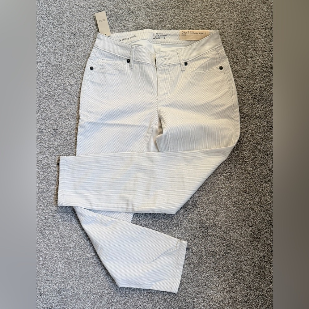LOFT Off-White Women's Skinny Ankle Pants
Size Petite 26/2